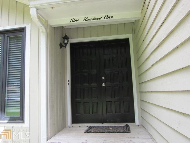 Building Photo - 901 Smoketree Dr