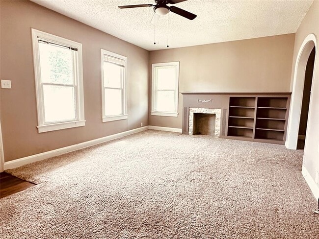 Building Photo - 916 E 37th St