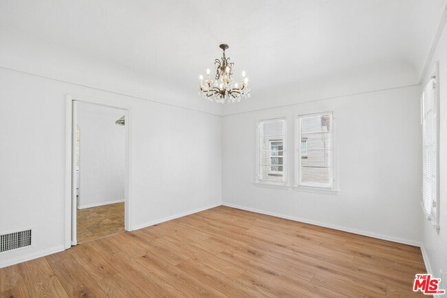 Foto del edificio - 9221 Alcott St