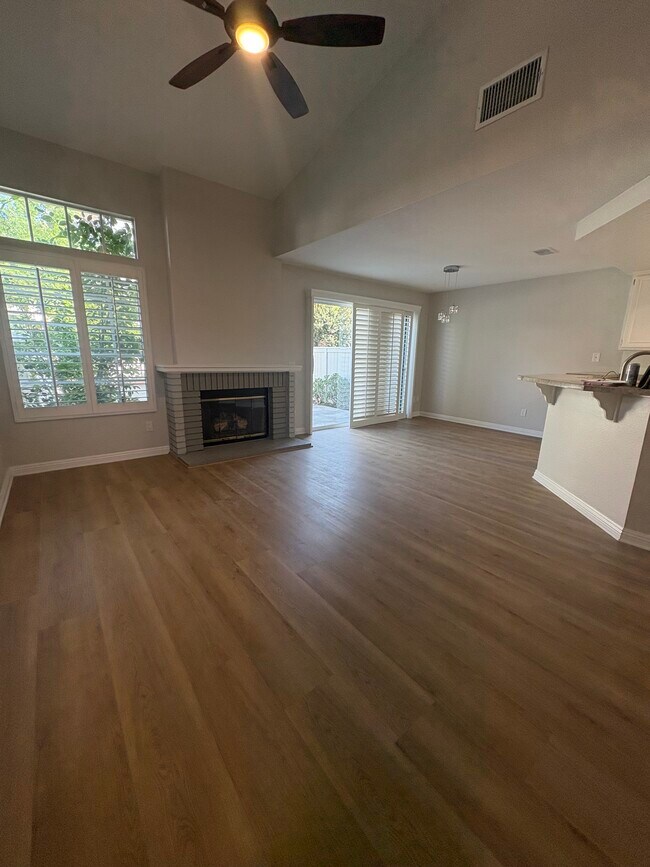 Foto del edificio - 2211 Carob Way