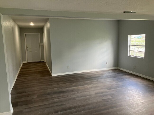 Foto del edificio - HUGE 3BR+ Den/1BA Zephyrhills Home, Granit...