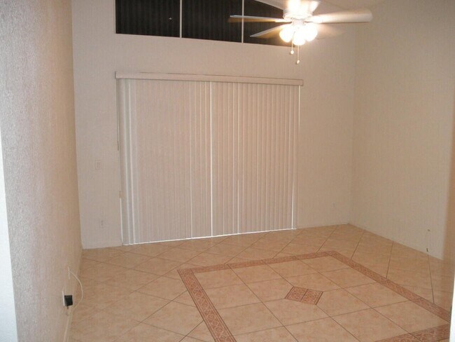 Foto del edificio - 6767 Silver Ridge Ln