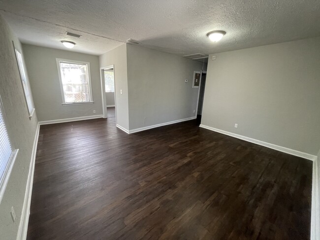 Building Photo - 2032 Geneve St