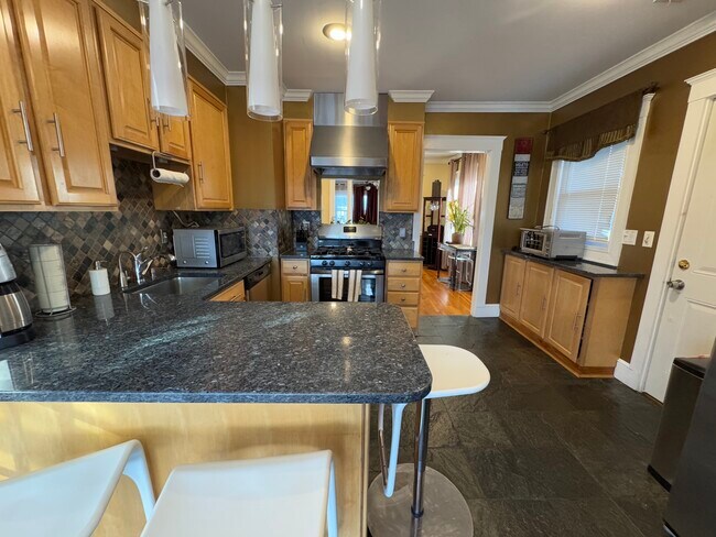 Foto del edificio - 203 Riverview Ave