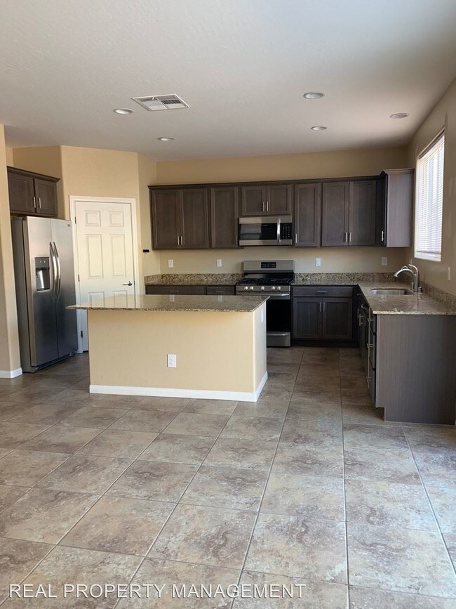 Building Photo - 5 br, 3 bath House - 5904 MIDDLE ROCK ST