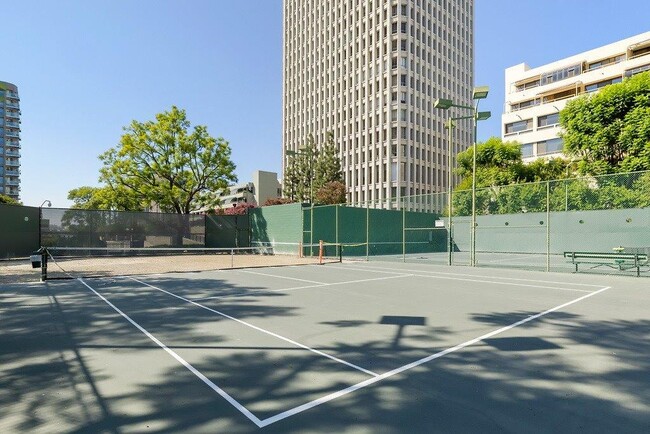 Tennis and Pickle Ball Courts - 800 W 1st St