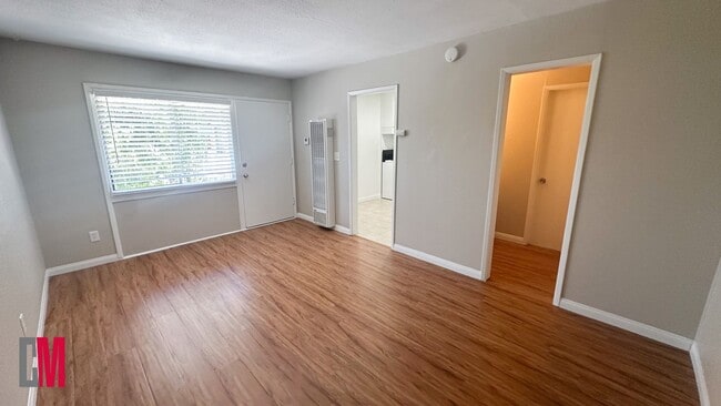 Interior Photo - 2855-2865 A St