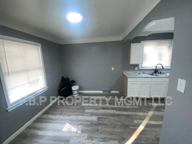 Building Photo - 8443 Pierson St