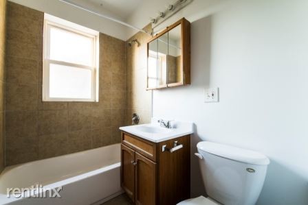 Building Photo - 2 br, 1 bath Apartment - 8401 S Ada St