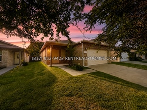 Building Photo - 8820 Moon Rise Ct