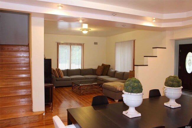 Building Photo - 353 Woodmere Blvd
