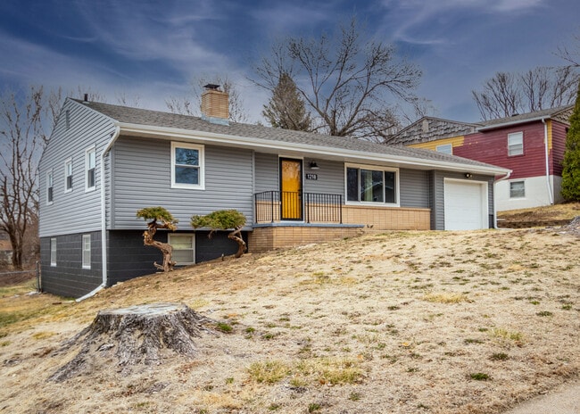 Building Photo - 1218 Sunset Dr