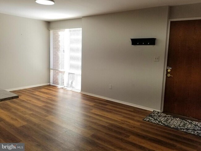 Foto del edificio - 144 Haycock Rd