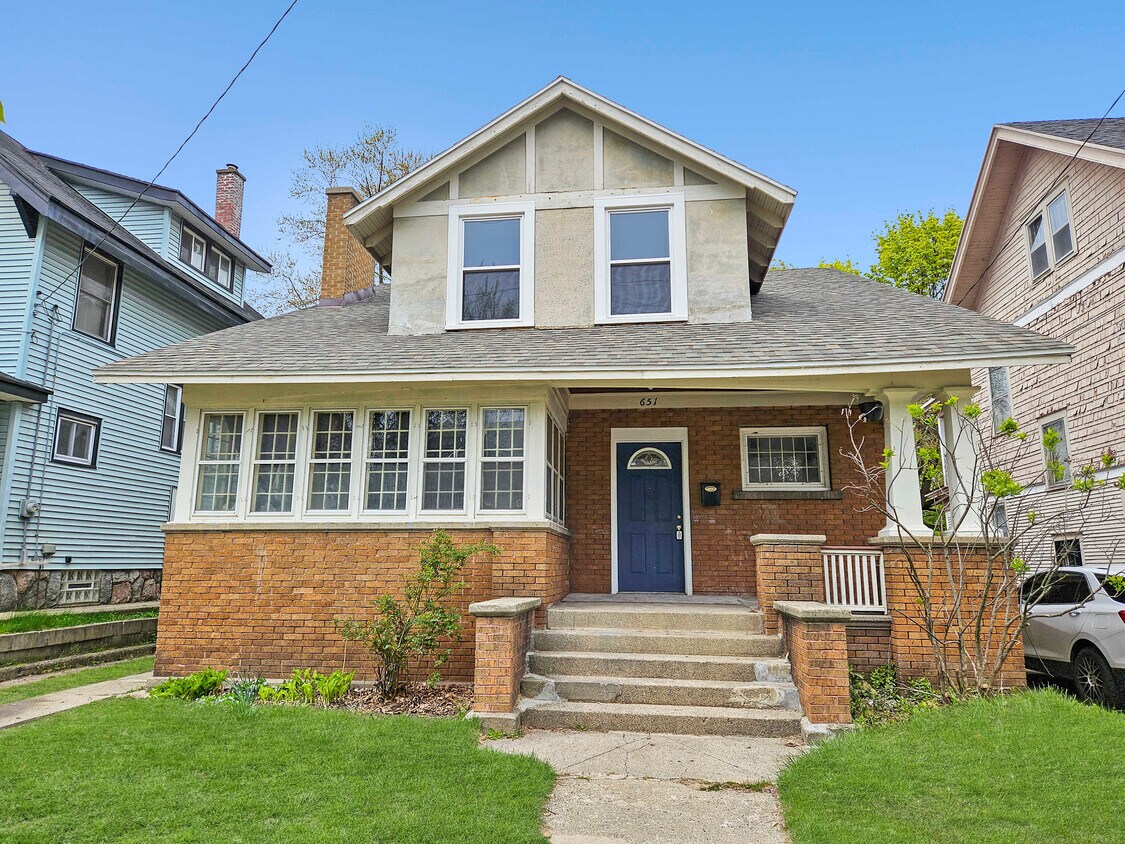 Primary Photo - 651 Fuller Ave SE