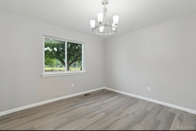 Building Photo - 6879 Brookshire Dr