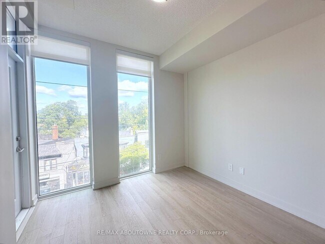Photo du bâtiment - 763 Woodbine Ave