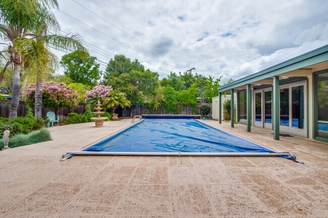 Foto del edificio - 2053 Sandalwood Ct