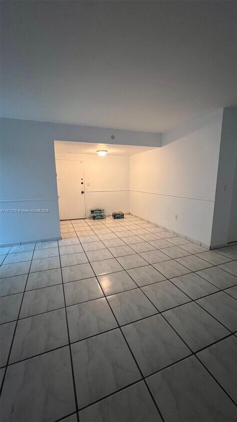 Foto principal - 5825 Collins Ave