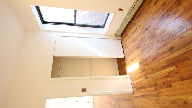 Foto del edificio - 205 W 102nd St