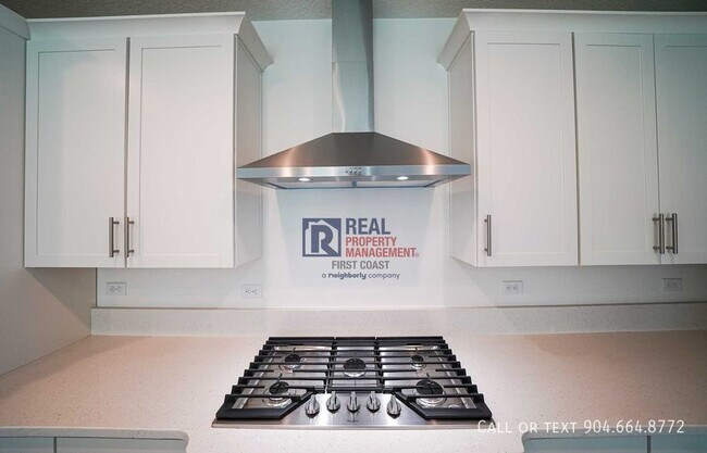 Foto del edificio - Like New Beacon Lake Home with Lots of Upg...