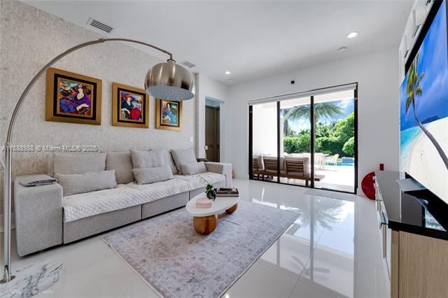 Foto del edificio - 6236 SW 26th St