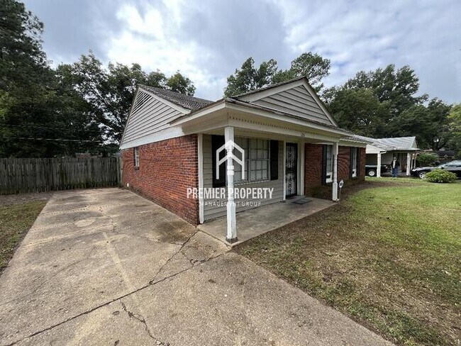 Building Photo - 1311 Abernathy Rd