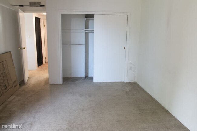 Building Photo - 2 br, 1 bath Condo - 4412 Forest Lane