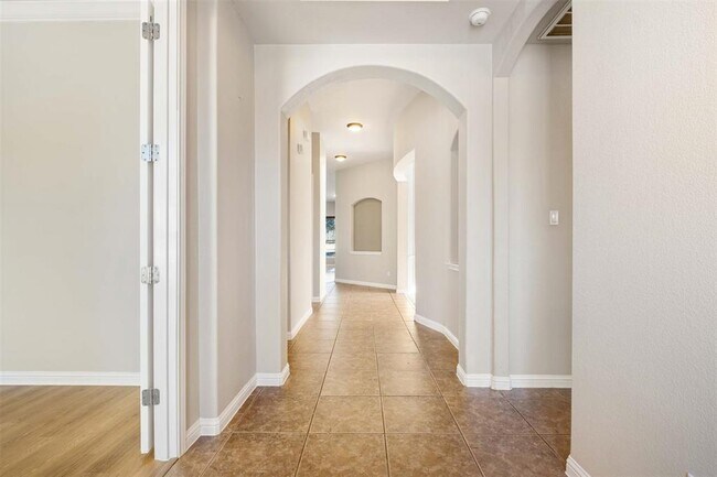 Building Photo - 15913 Spillman Ranch Loop