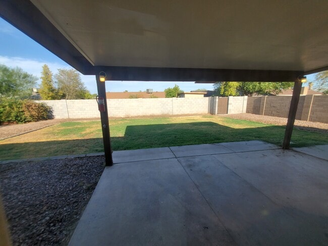 Building Photo - 3907 S Mitchell Dr