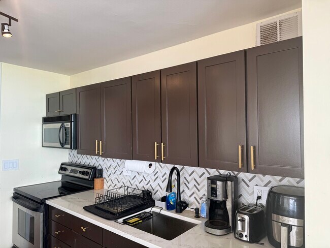 Foto del edificio - 655 W Irving Park Rd