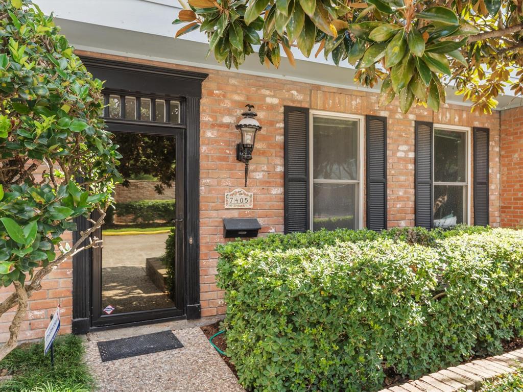 7405 Brompton St, Houston, TX 77025 Condo for Rent in Houston, TX