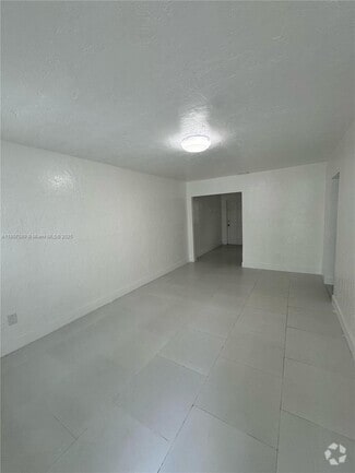 Building Photo - 1400 NW 95th St