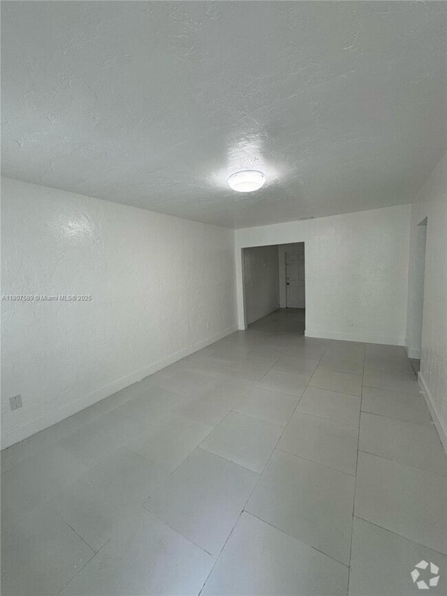 Building Photo - 1400 NW 95th St