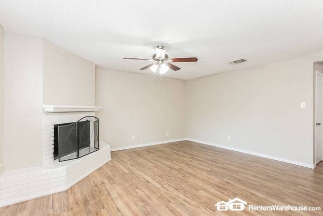 Building Photo - Price Reduction! Newly renovated spacious ...