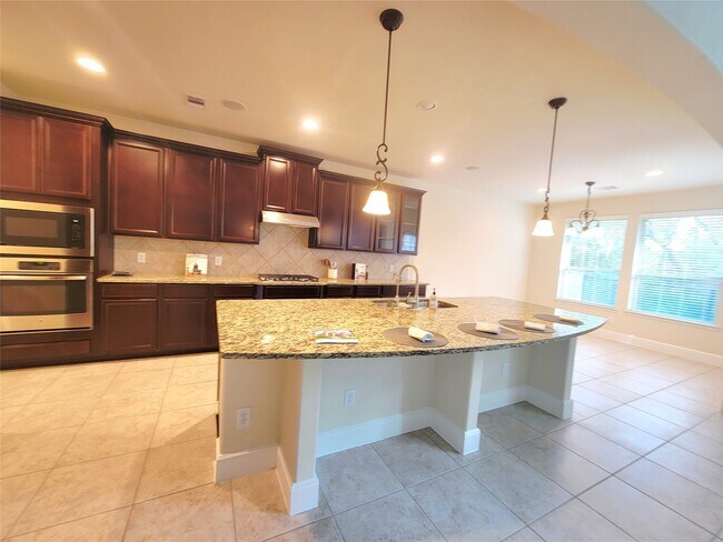 Foto del edificio - 5822 Crawford Hill Ln