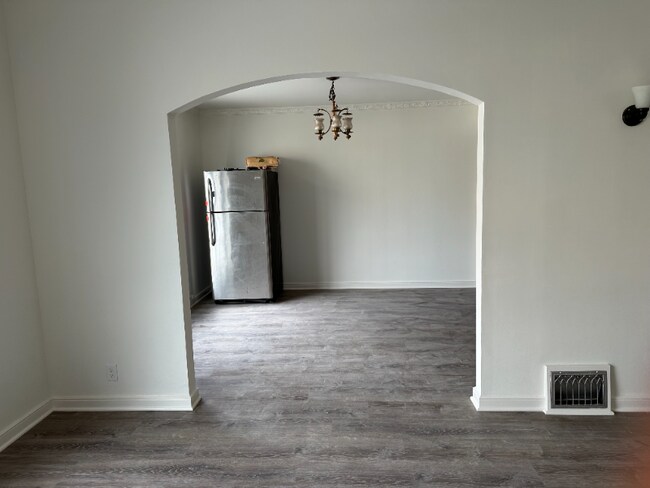 Building Photo - 1347 10th Ave