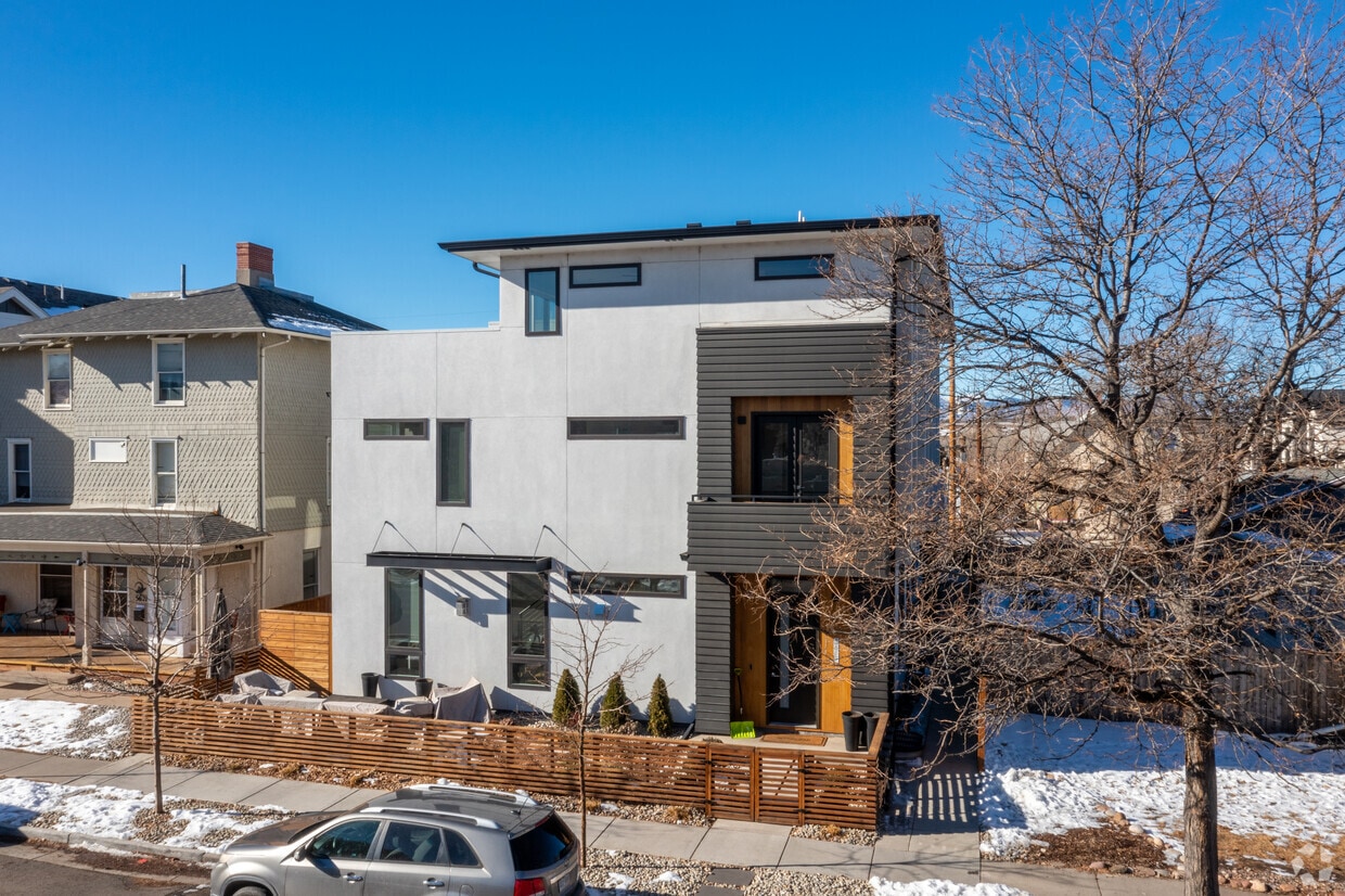 Nevada at Main Townhomes Townhomes for Rent Littleton, CO