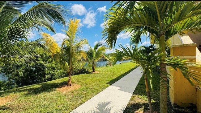Foto del edificio - 15635 SW 74th Cir Dr