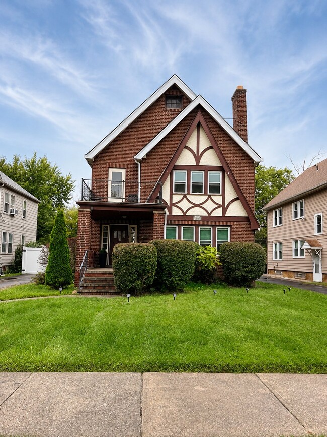 Building Photo - 1492 Sherbrook Rd