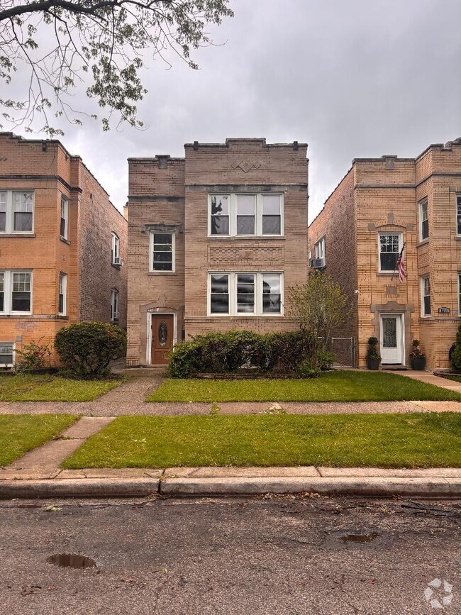 Building Photo - 5642 N Bernard St