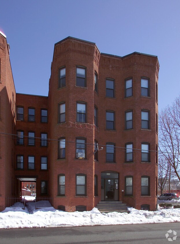 Building Photo - 70 Bridge St