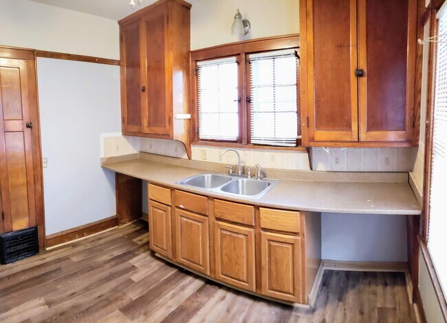 Building Photo - 4534 W Leon Terrace