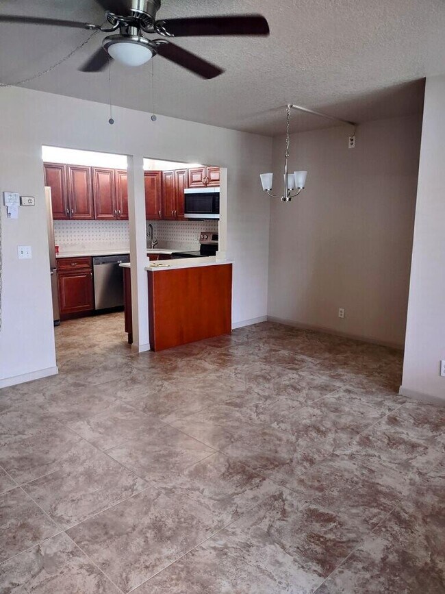 Foto del edificio - 326 Knotty Pine Cir