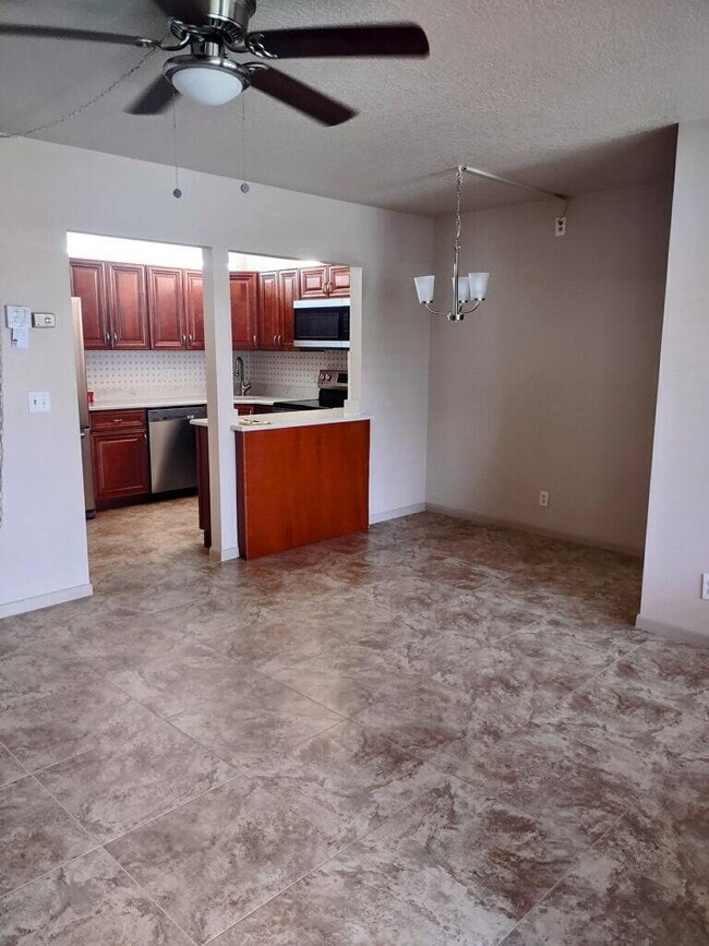 Building Photo - 326 Knotty Pine Cir
