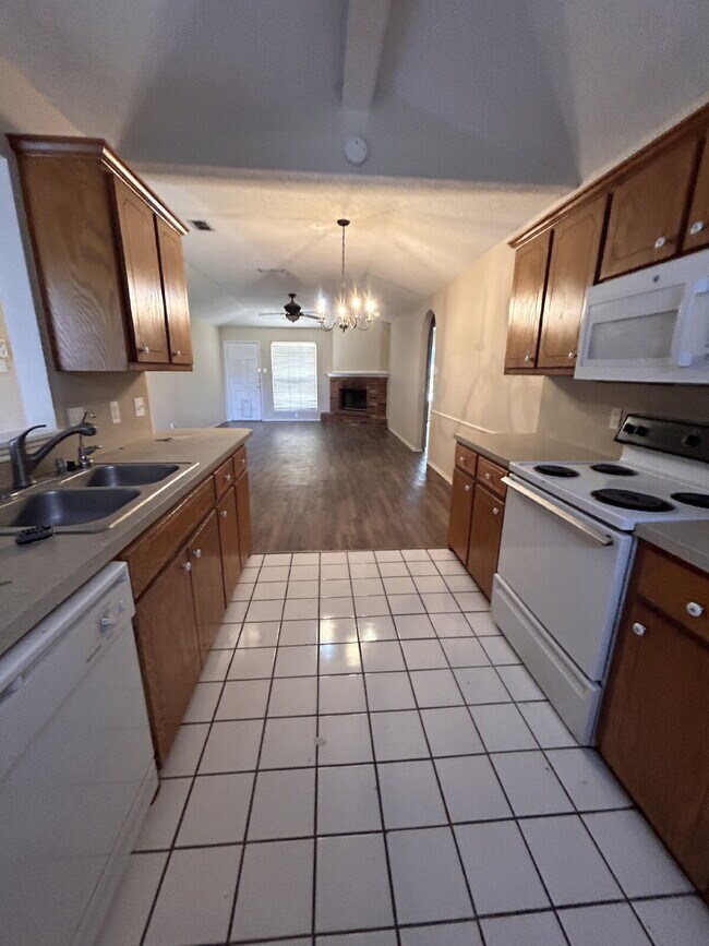 Foto del edificio - House Located Minutes From Park, School & Restaurants!