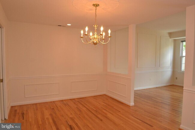 Foto del edificio - 6687 McLean Dr