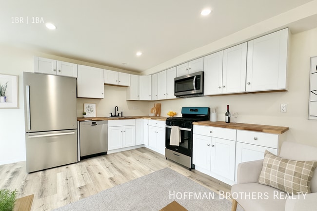 Building Photo - 14615 Gilmore St