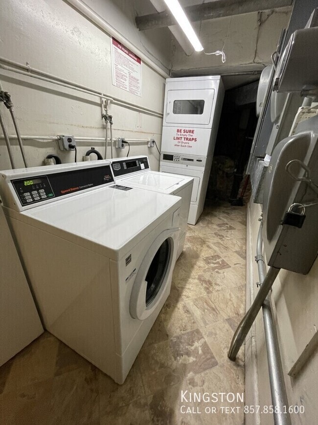 Building Photo - 1481 Beacon St