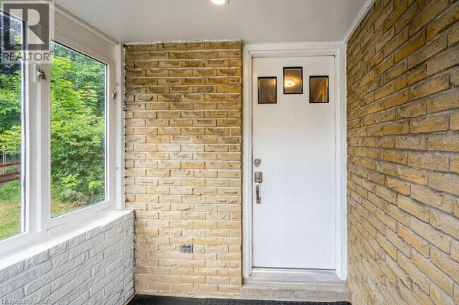 Photo du bâtiment - 62 Pepperwood Crescent