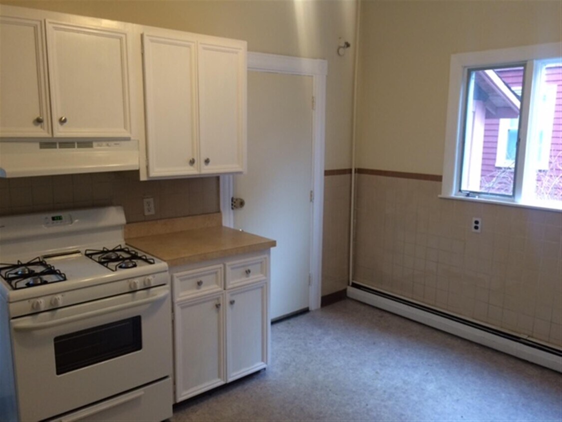 Primary Photo - 159 Highland Ave